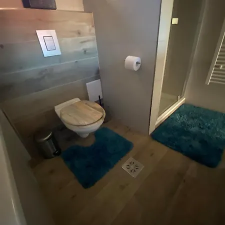 Nyaraló ábrahámhegyi *