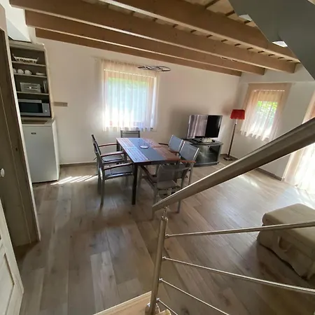 Abrahamhegyi Nyaralohaz *